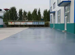 海东彩色路面喷涂翻新的材料对冬季